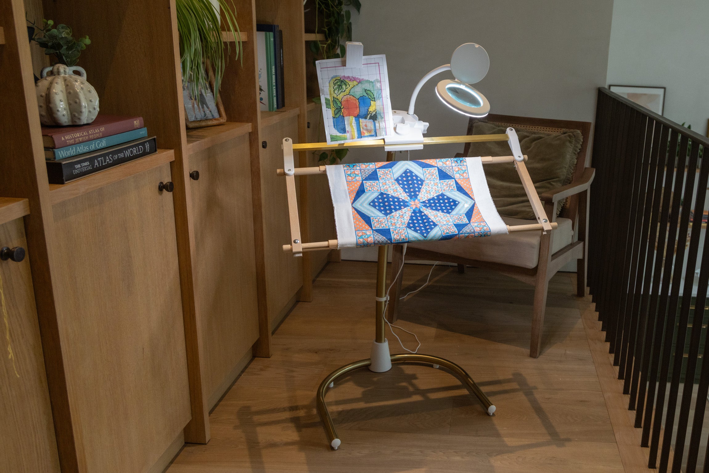 StitchSmart 2 Magnifier & Chartholder – Daylight Company