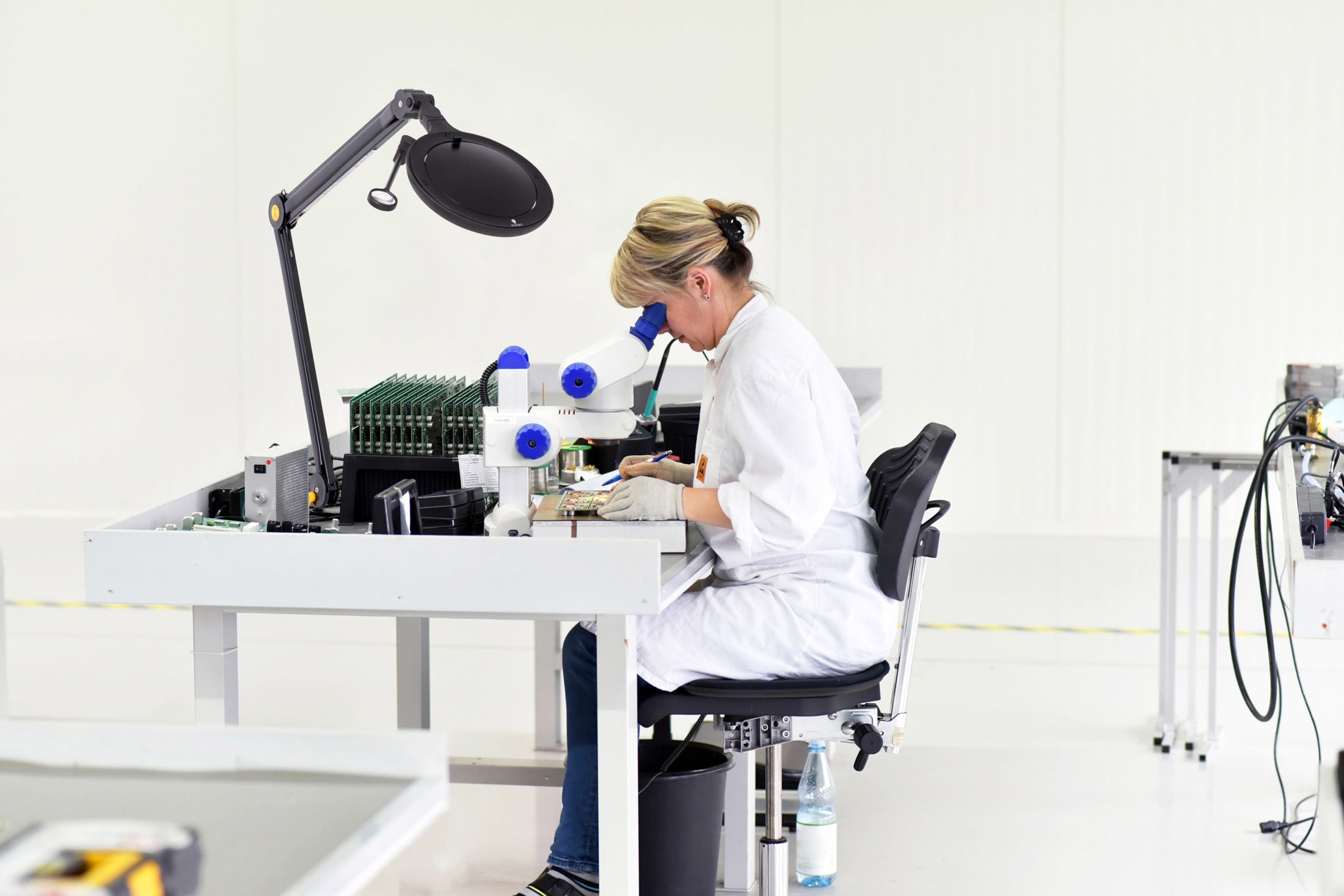 iQ ESD Daylight & UV Magnifier