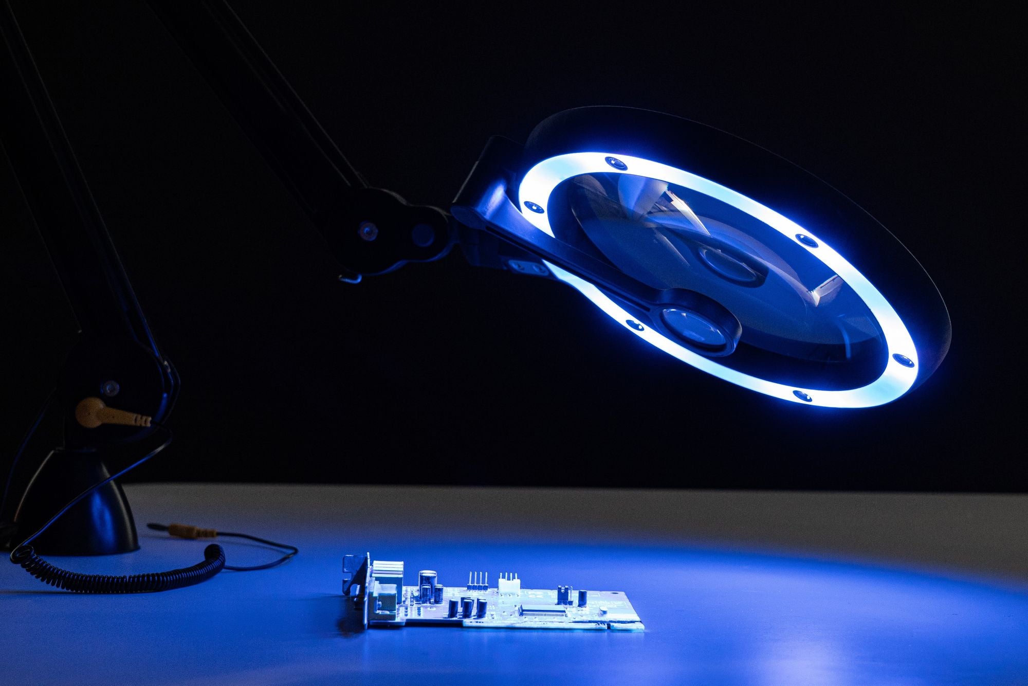 iQ ESD Daylight & UV Magnifier