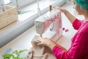 N1180-Sewing-Machine-Lamp-15-creative-female-tailor-in-atelier2_160522bc-d6a7-4d7b-afc2-2dd6dccc1bee.jpg