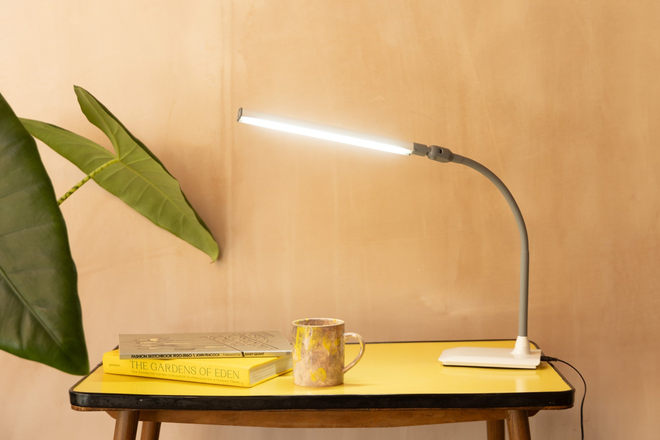 N1450_UnoPro_Table_CSR_9954_af